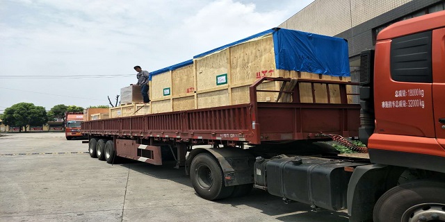 龙安达物流集装箱车