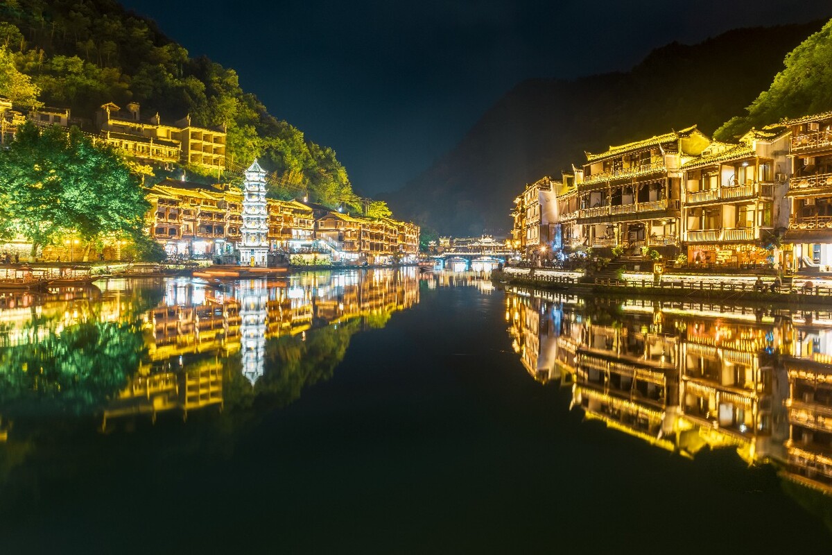 凤凰古城夜景